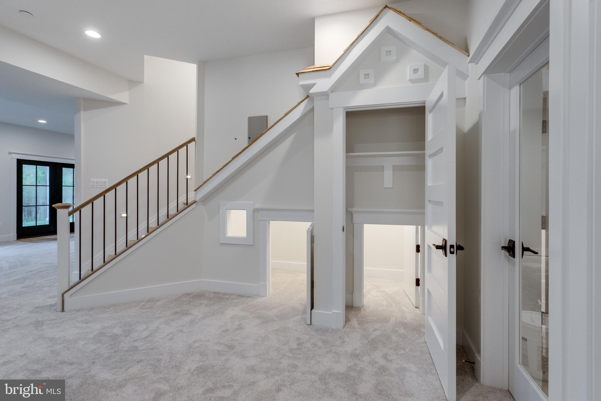 WHITEHALL MANOR - Residential Lease