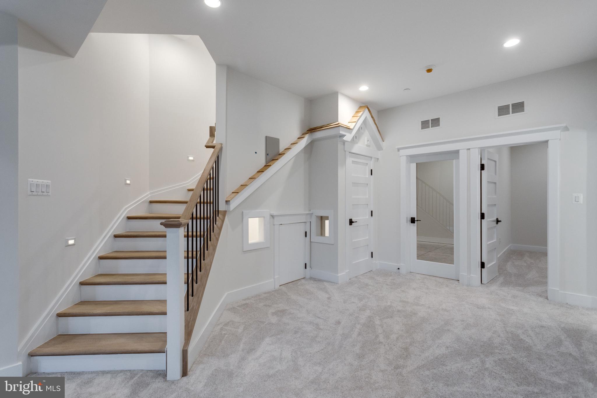 WHITEHALL MANOR - Residential Lease