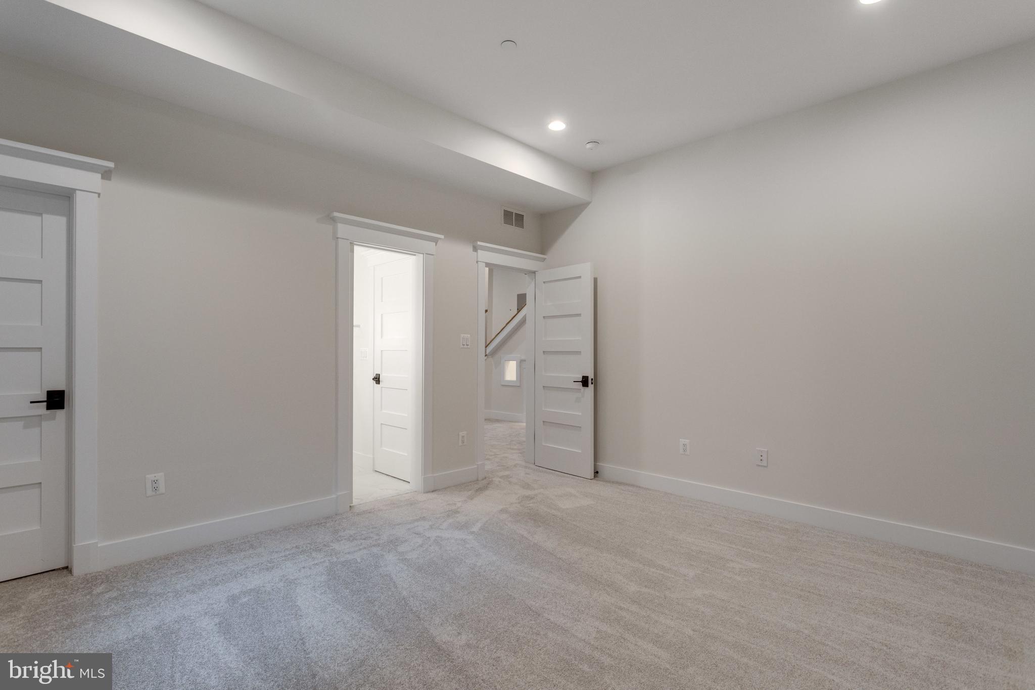 WHITEHALL MANOR - Residential Lease