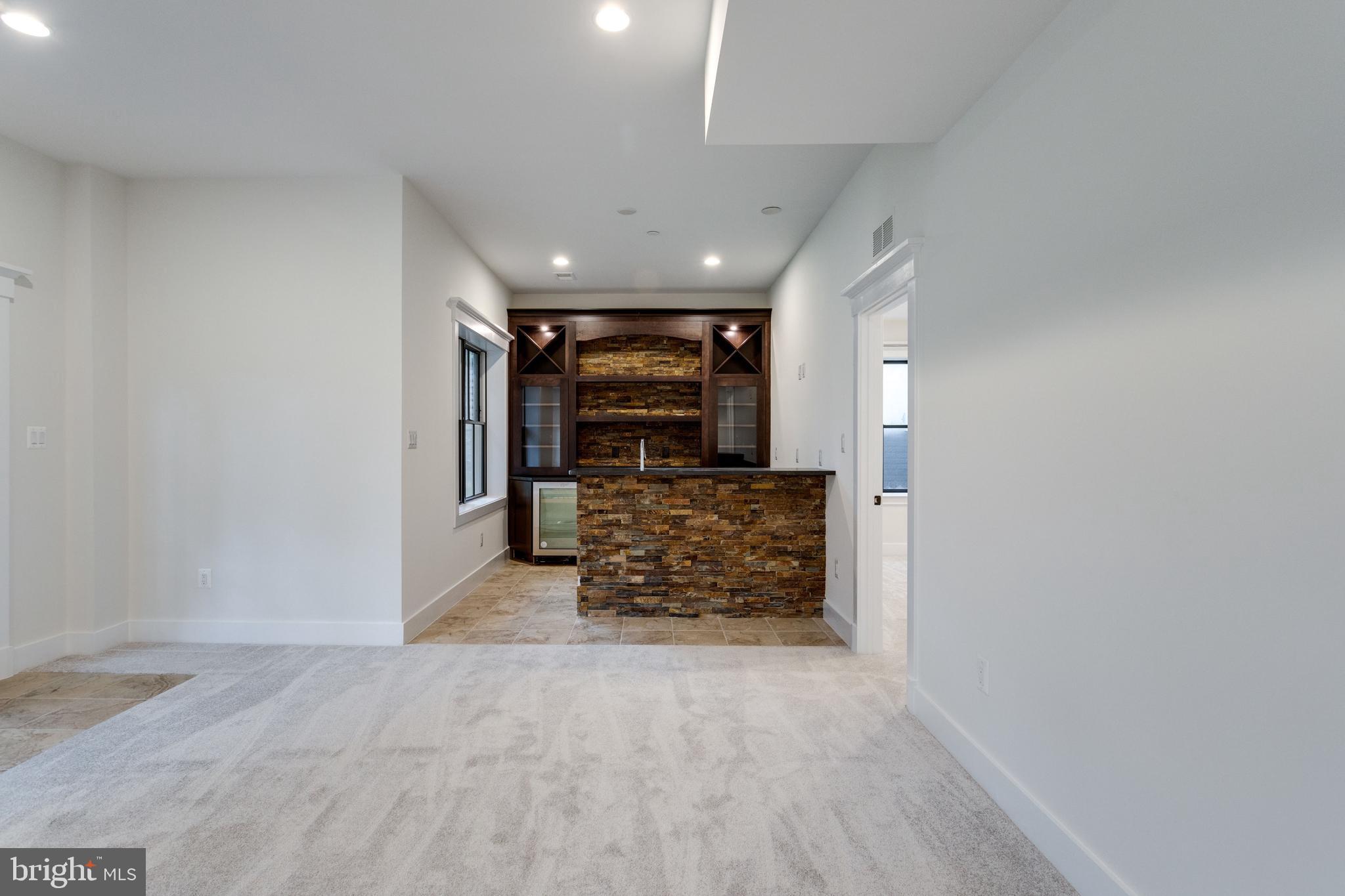 WHITEHALL MANOR - Residential Lease