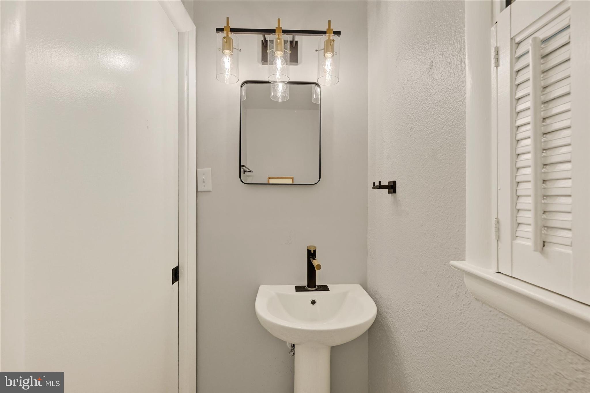 LYNCH POINT - Residential