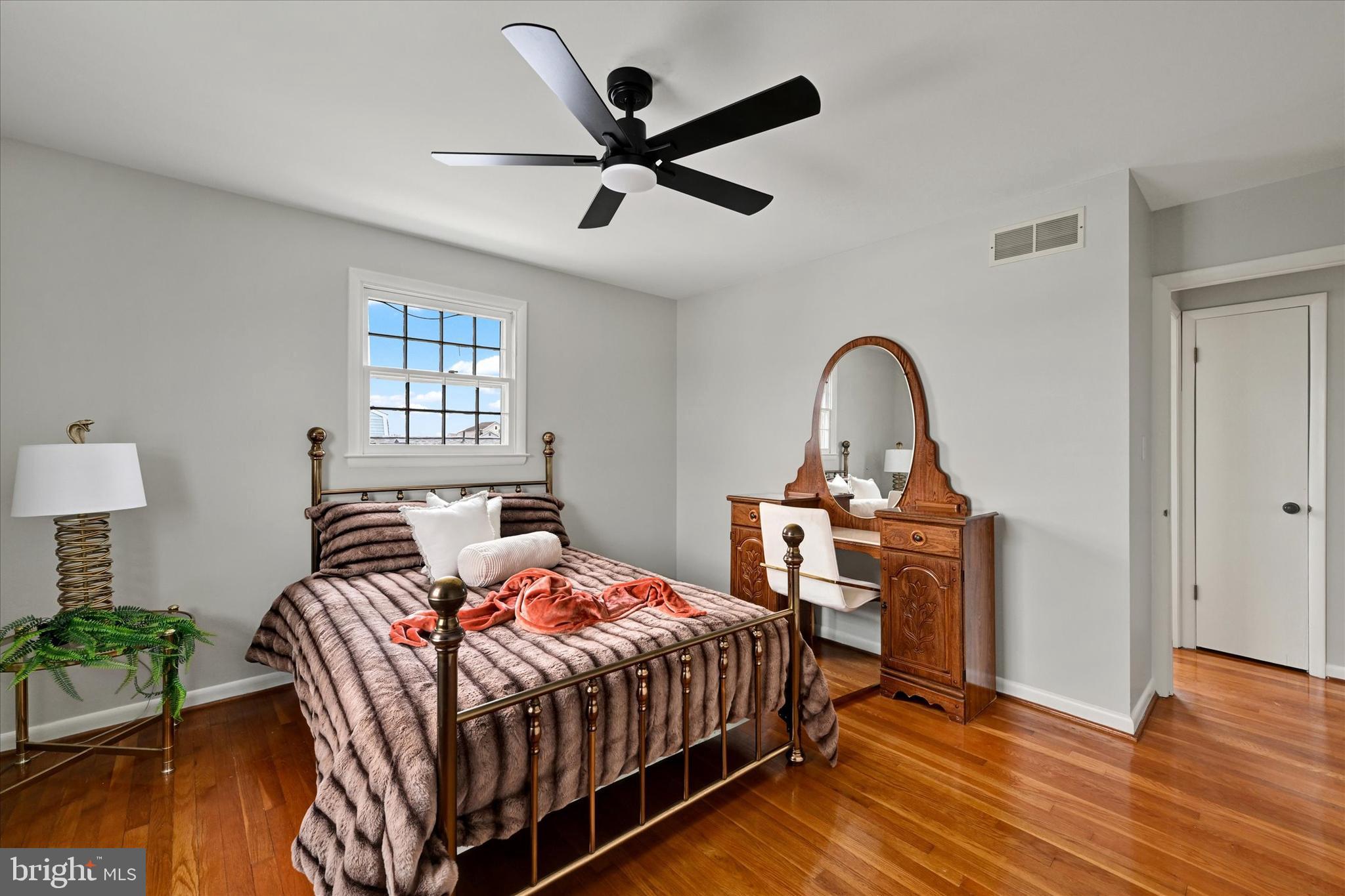 LYNCH POINT - Residential