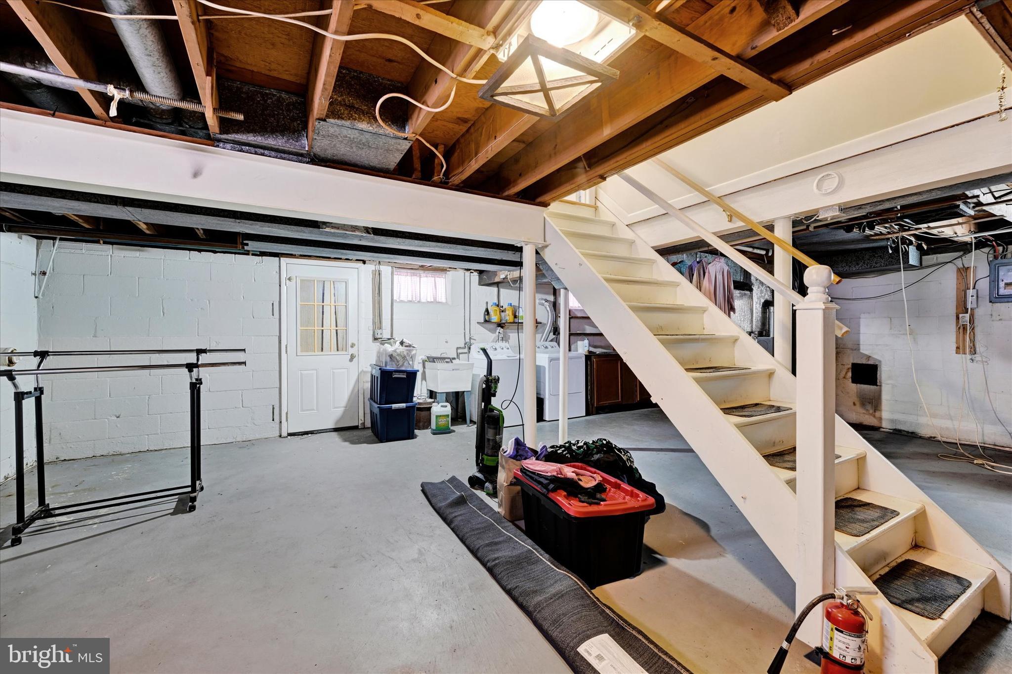 LYNCH POINT - Residential