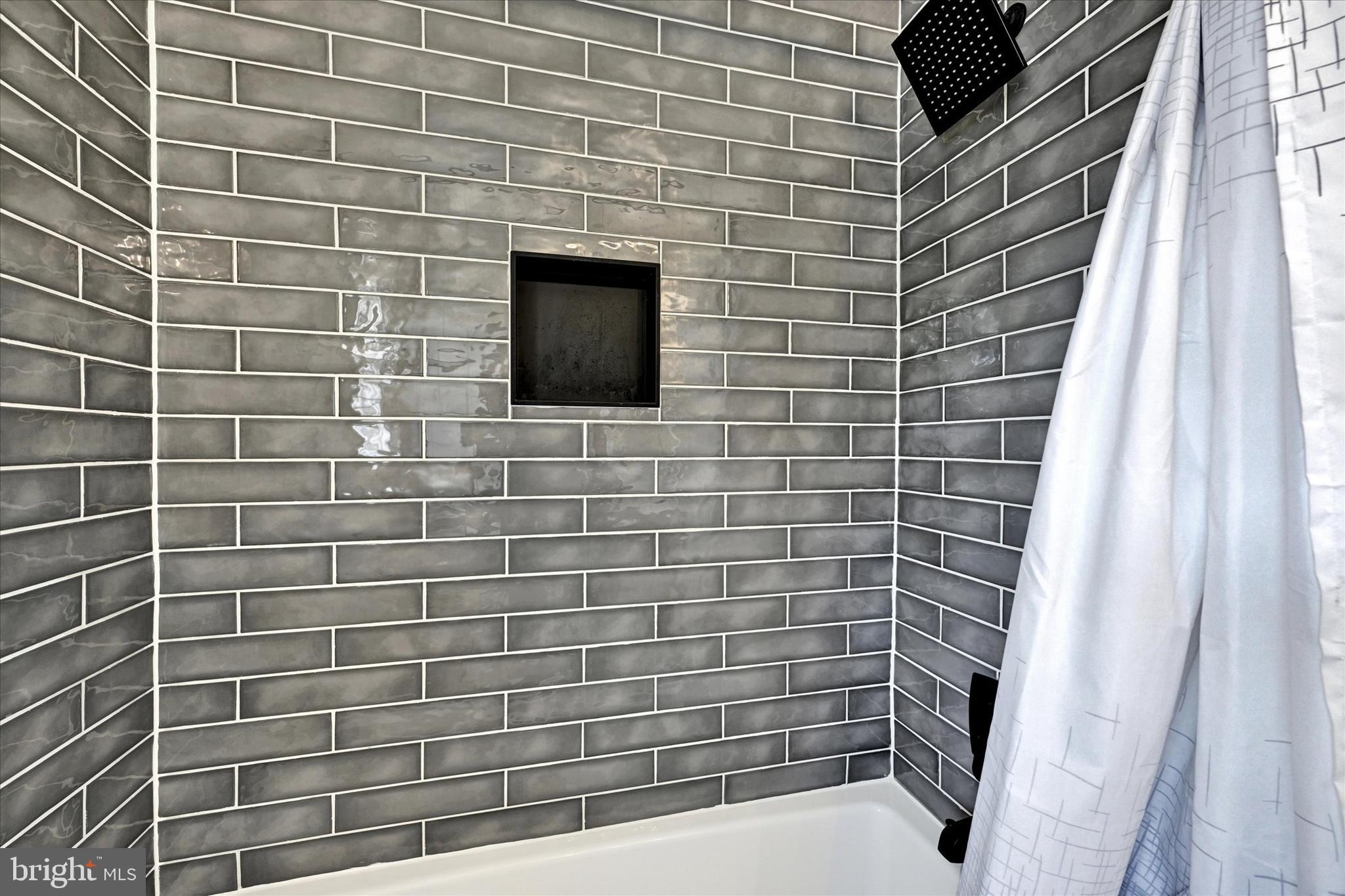 LYNCH POINT - Residential