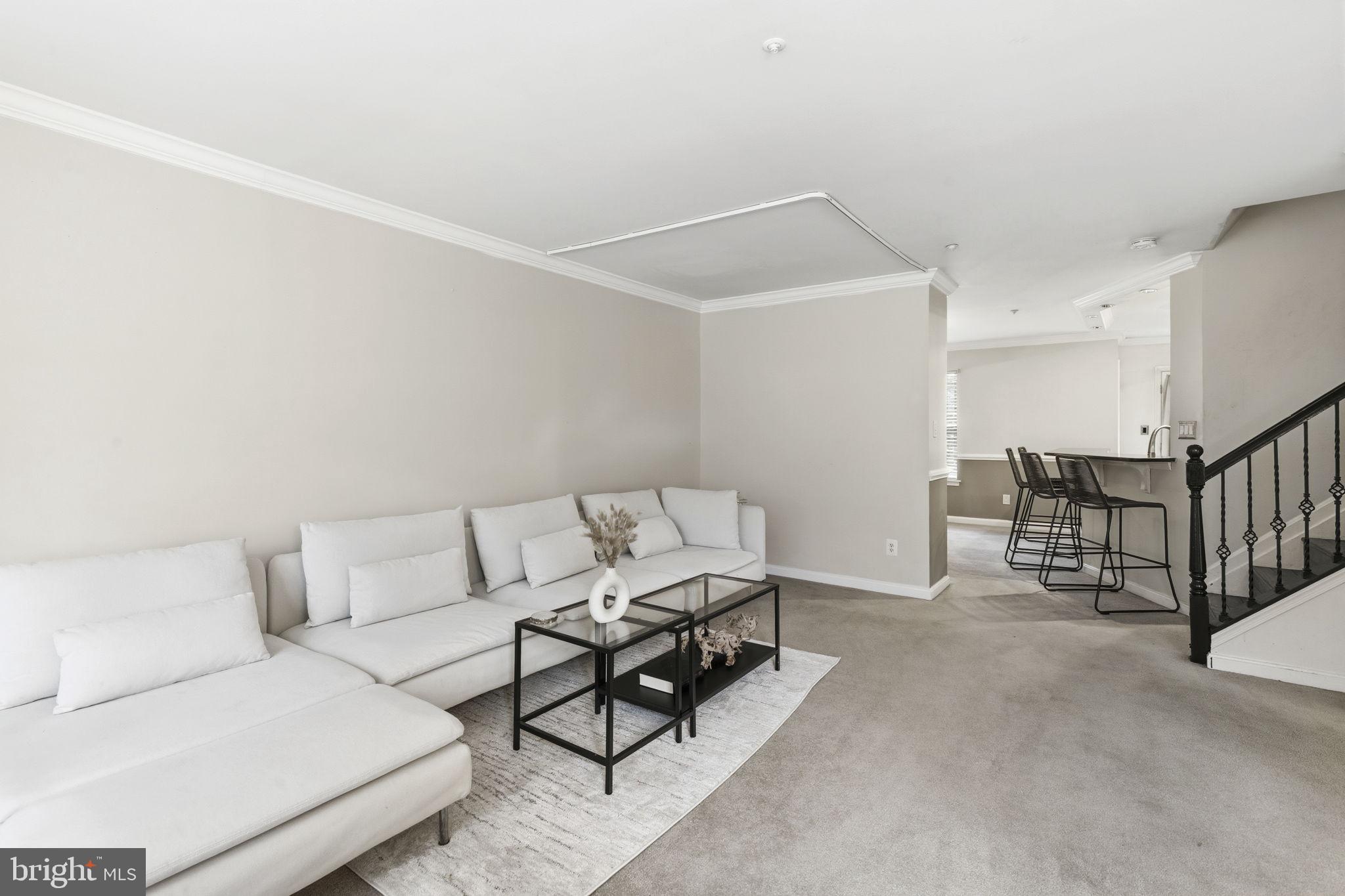 CONSTANT FRIENDSHIP - Residential