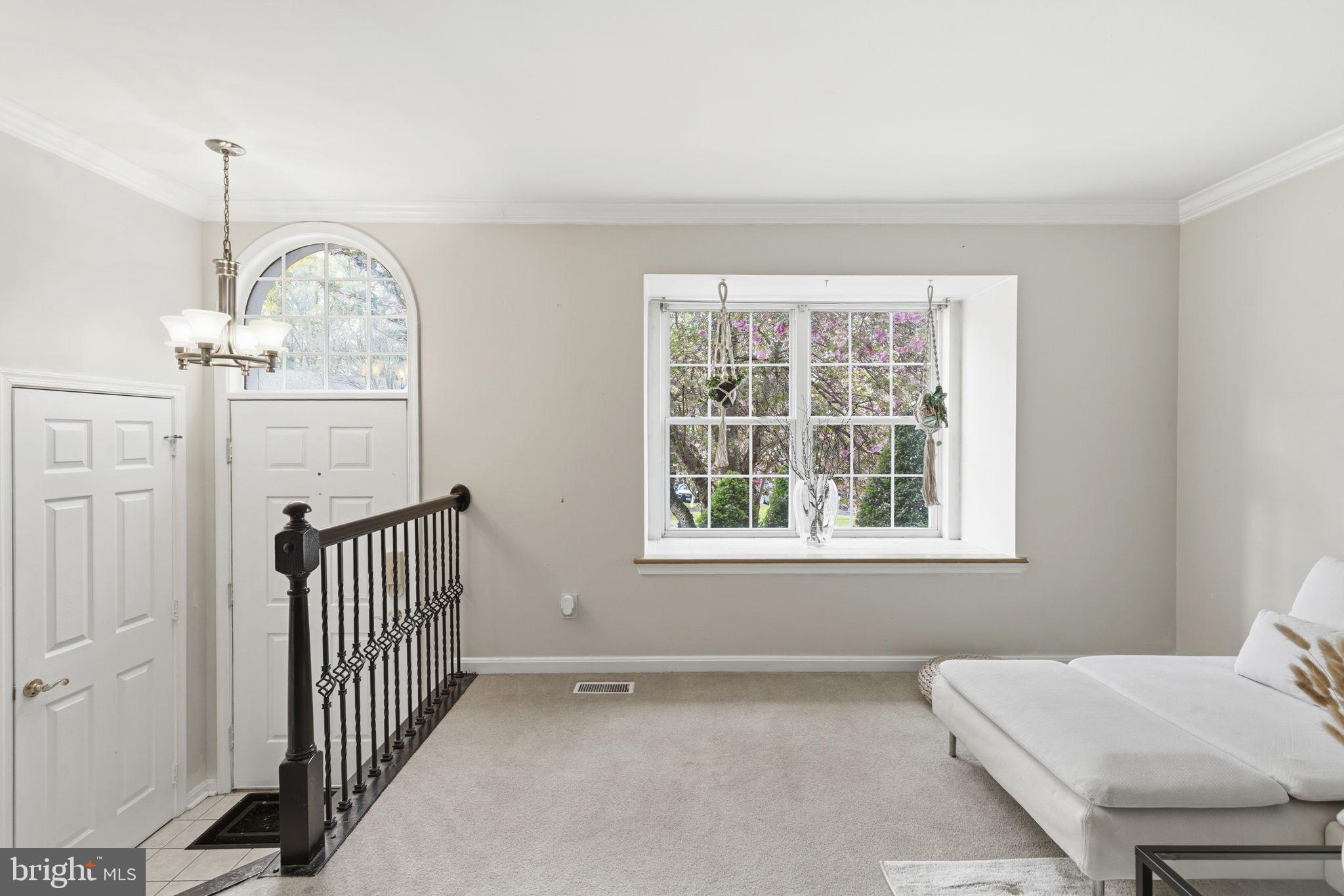 CONSTANT FRIENDSHIP - Residential