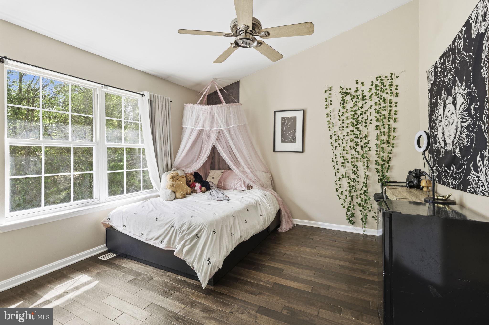 CONSTANT FRIENDSHIP - Residential