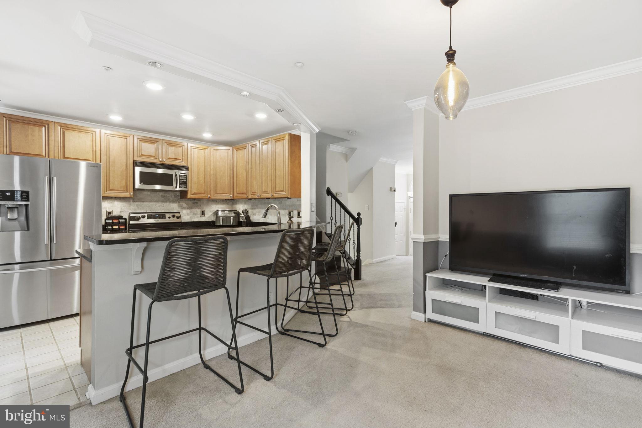 CONSTANT FRIENDSHIP - Residential