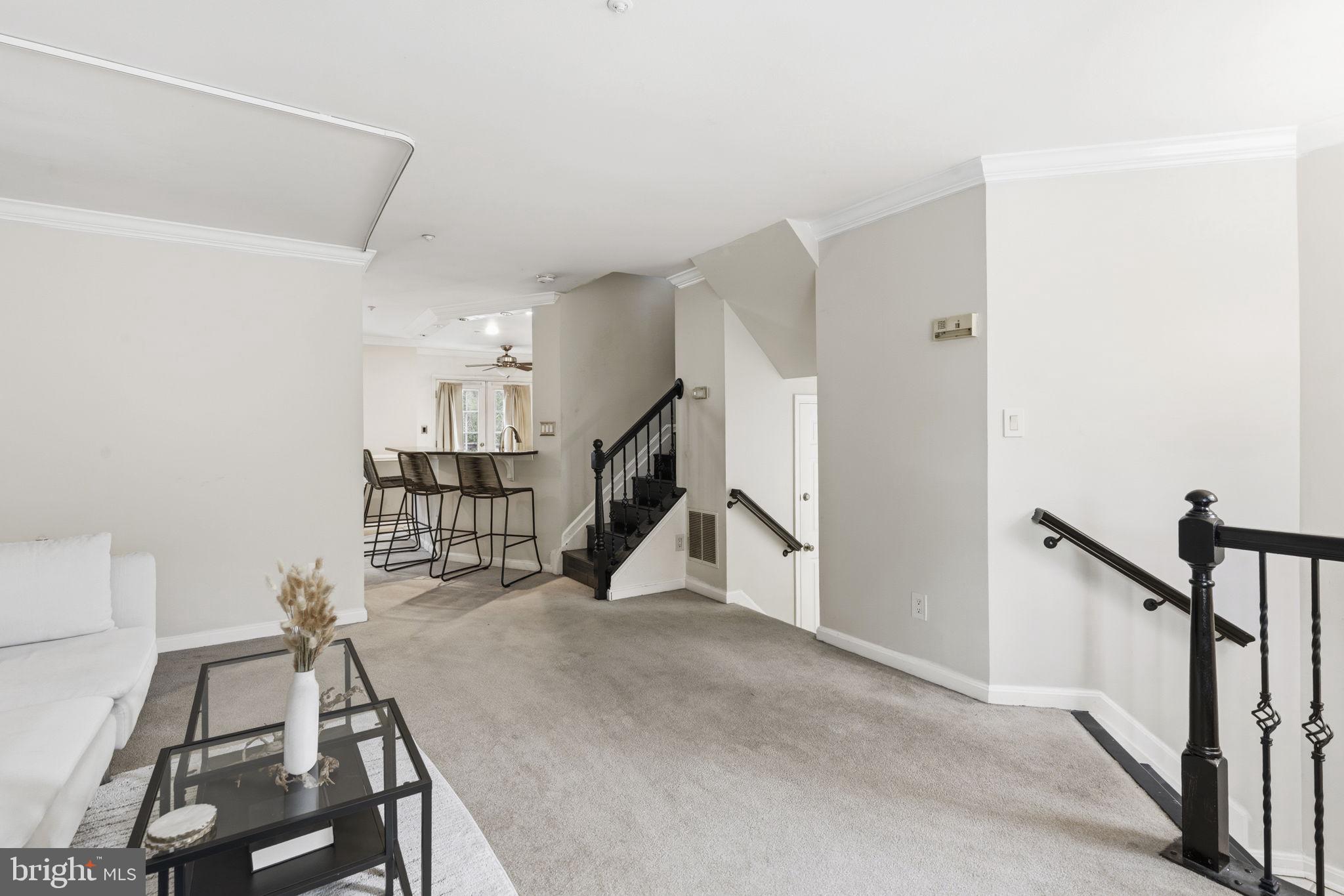 CONSTANT FRIENDSHIP - Residential