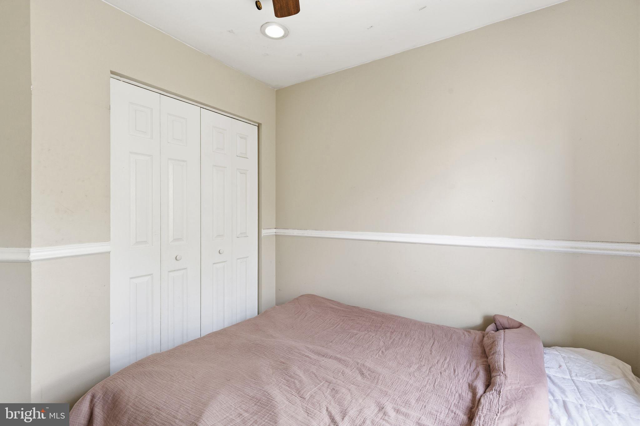 CONSTANT FRIENDSHIP - Residential