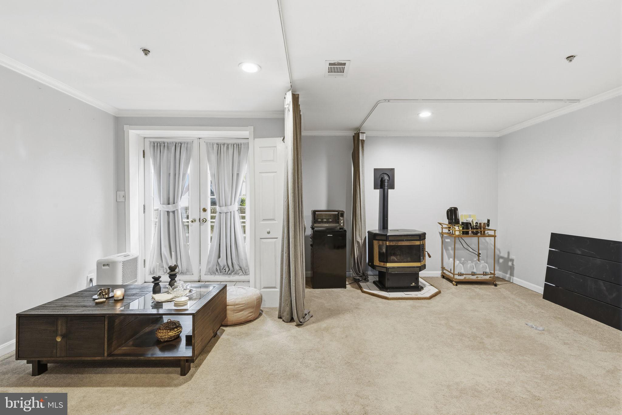 CONSTANT FRIENDSHIP - Residential