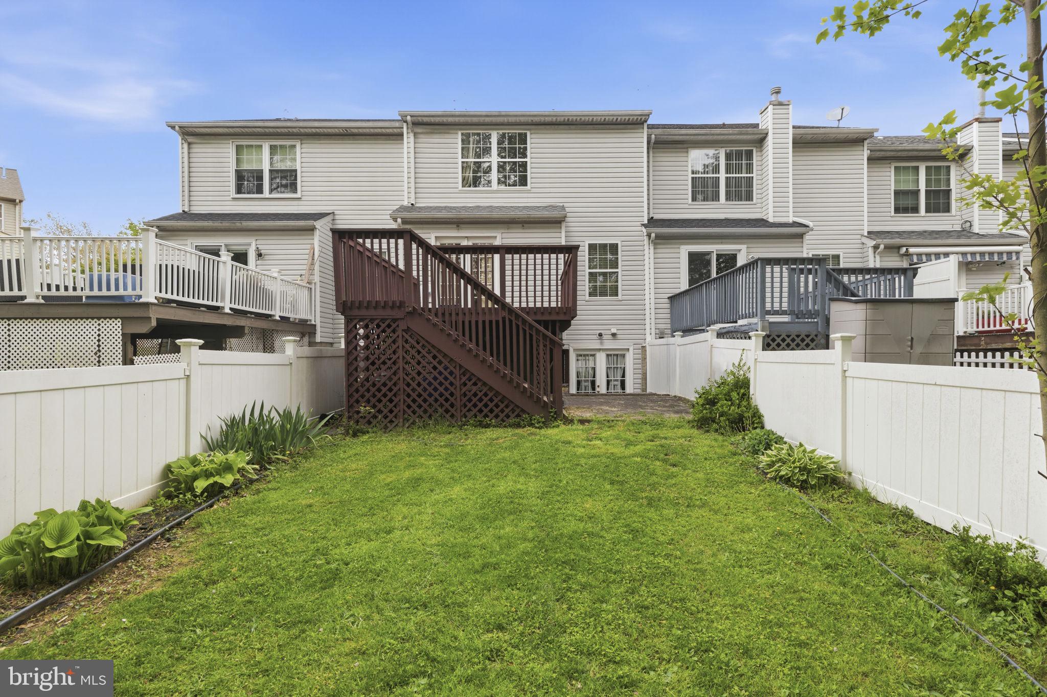 CONSTANT FRIENDSHIP - Residential