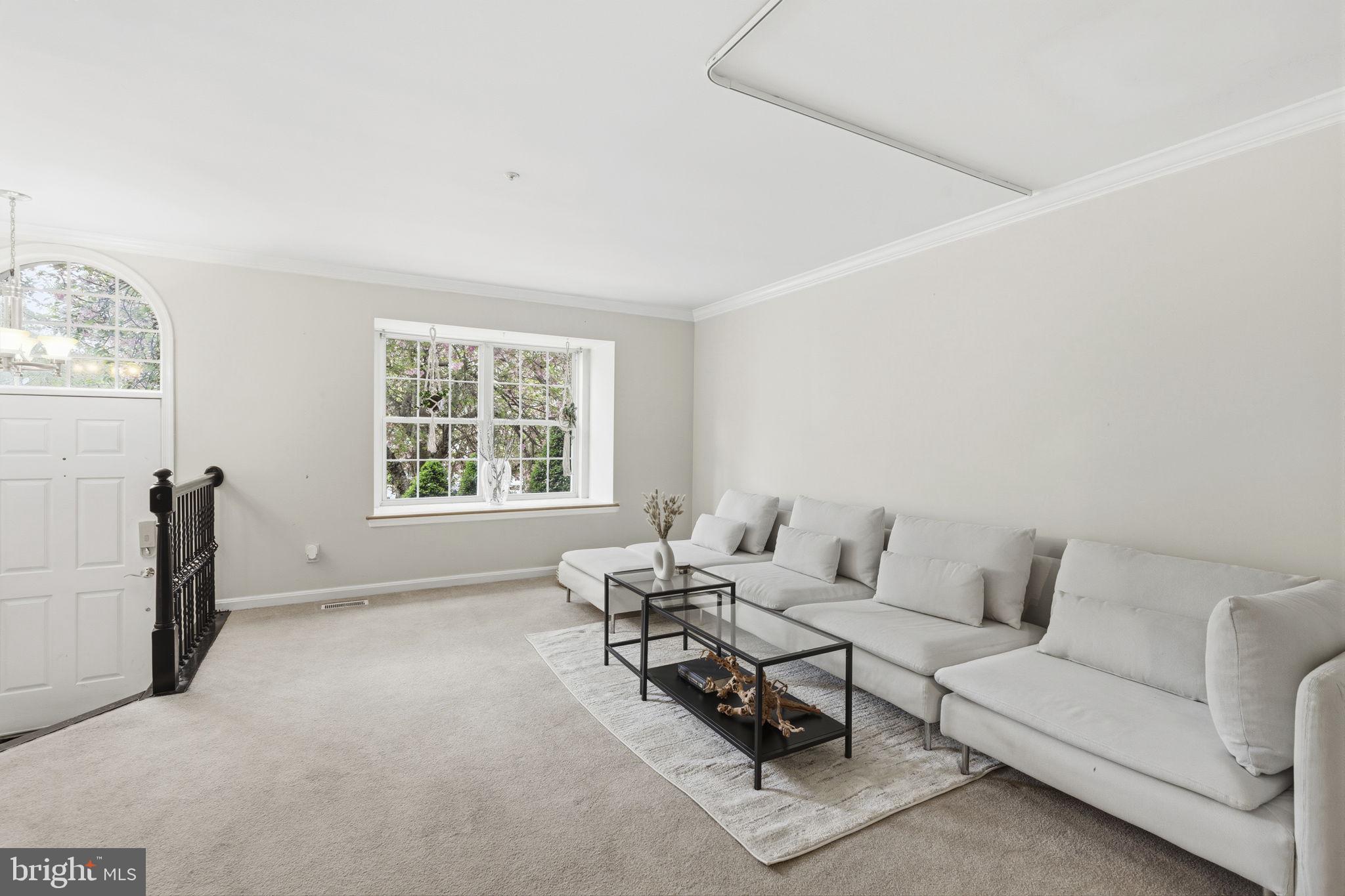 CONSTANT FRIENDSHIP - Residential