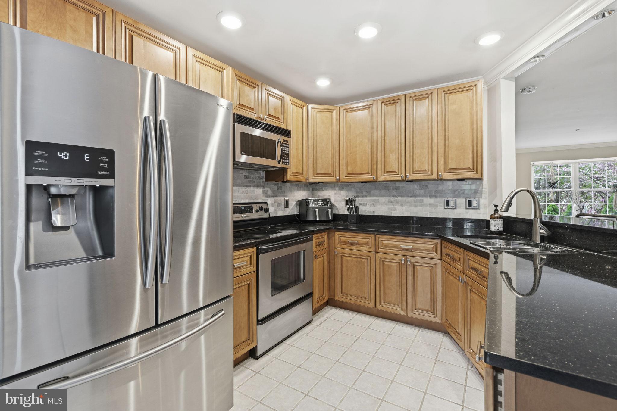 CONSTANT FRIENDSHIP - Residential