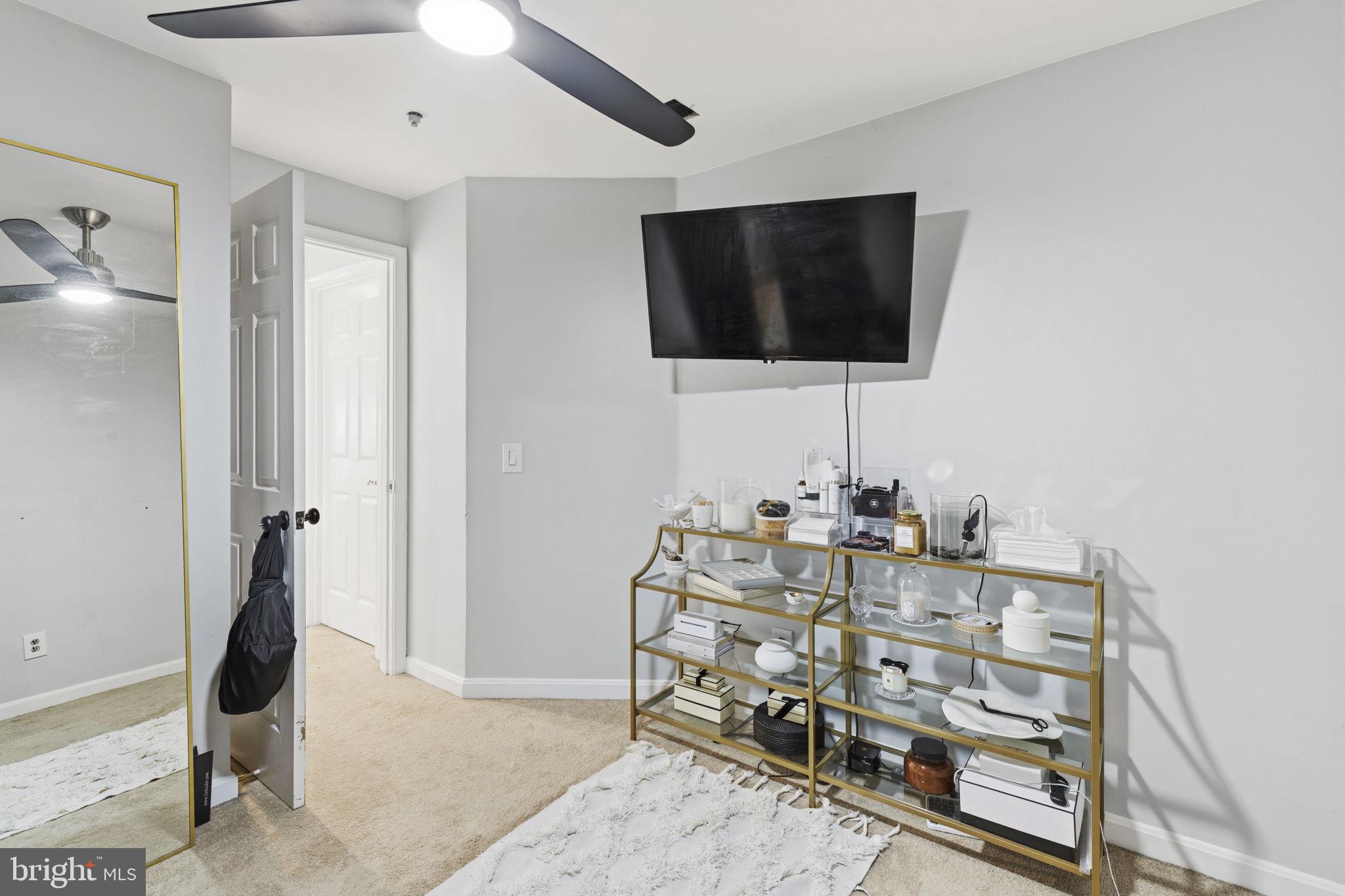 CONSTANT FRIENDSHIP - Residential