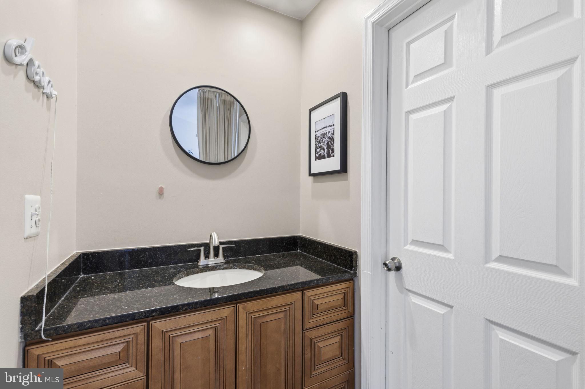 CONSTANT FRIENDSHIP - Residential