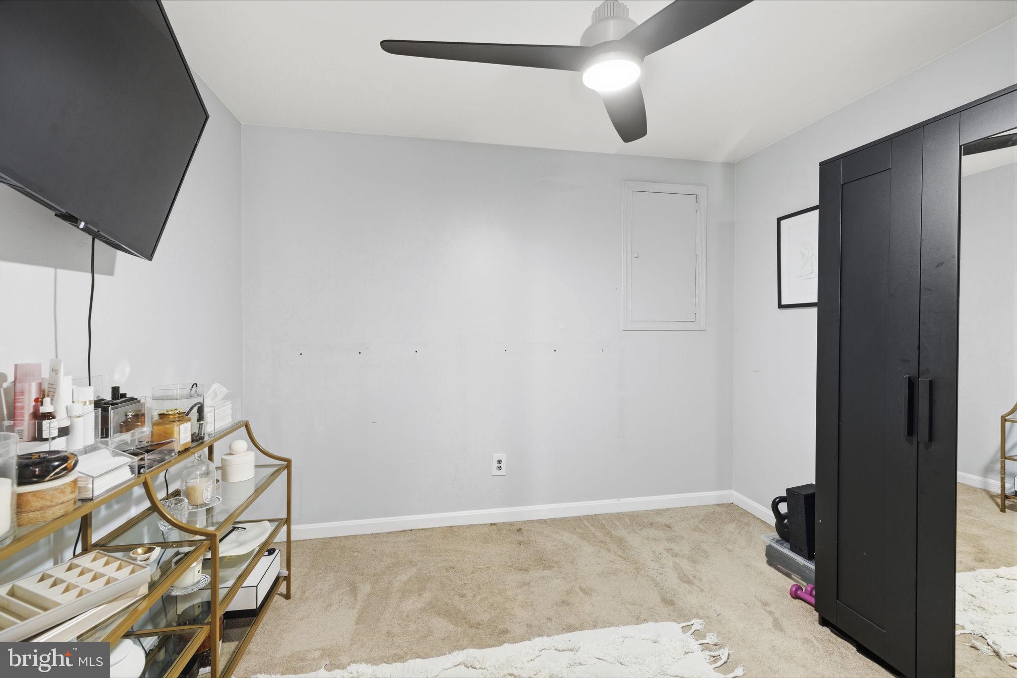 CONSTANT FRIENDSHIP - Residential