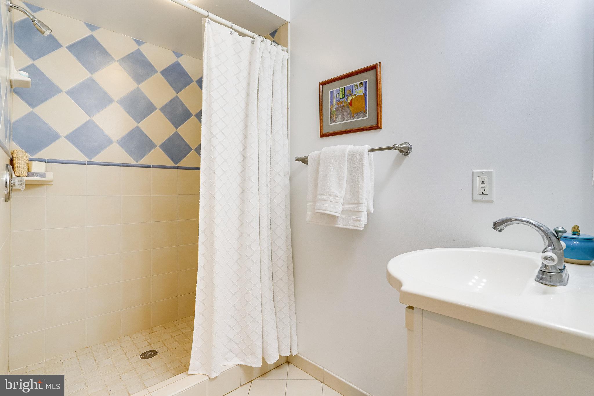 BROYHILL FOREST - Residential