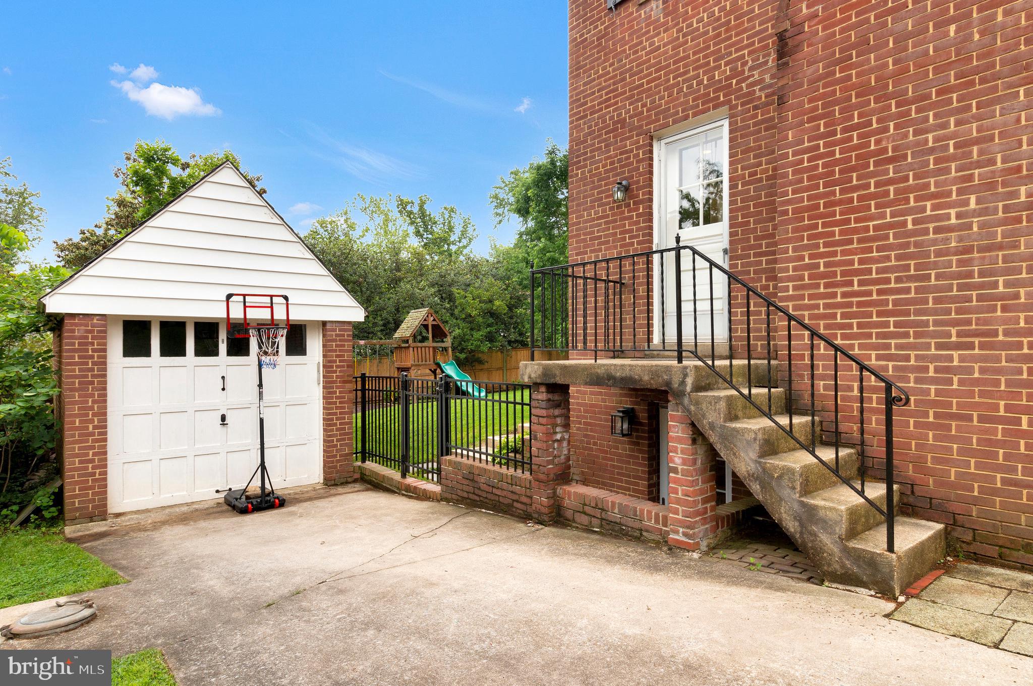 RIDGEWOOD VILLAGE - Residential