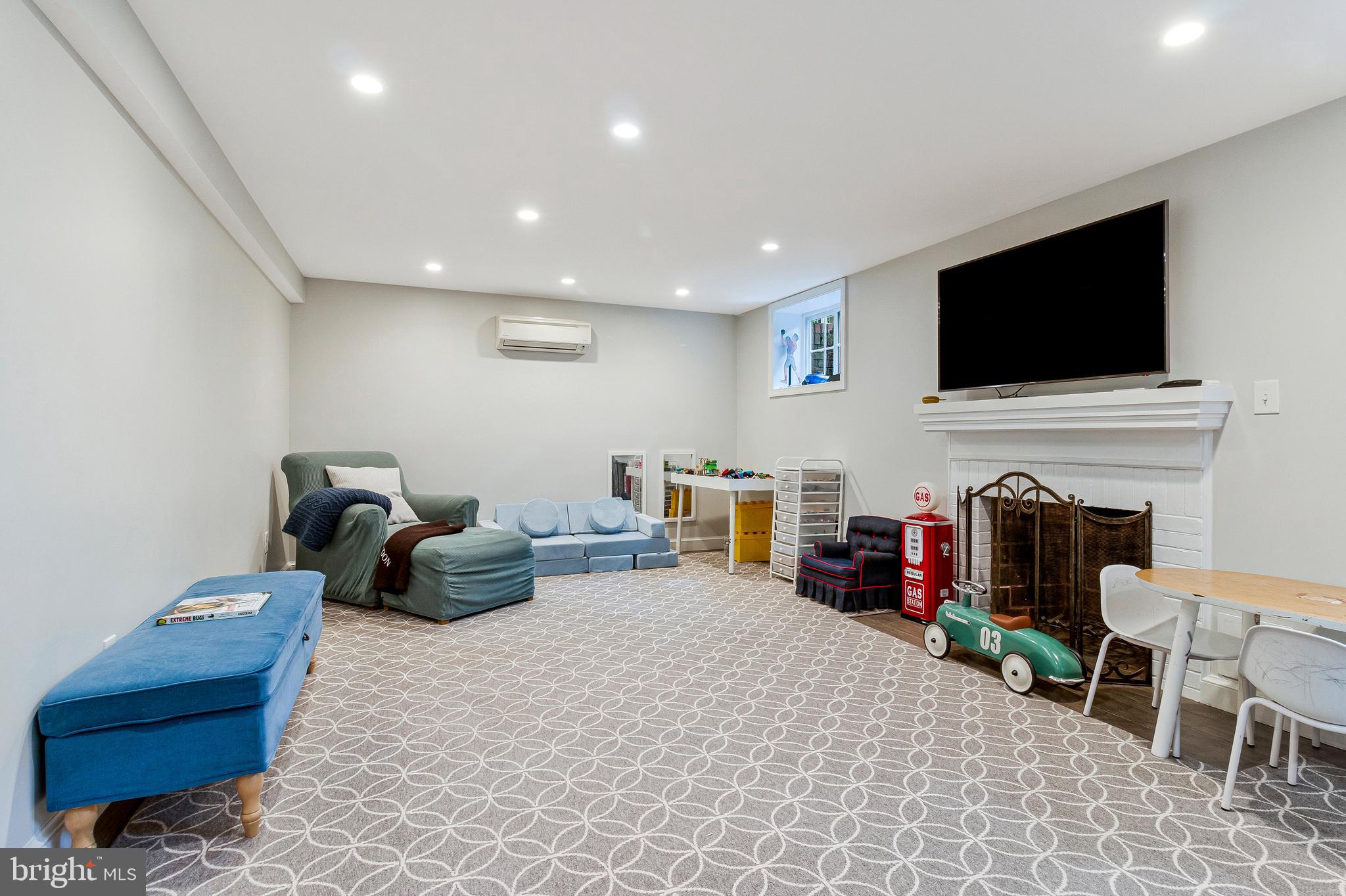 RIDGEWOOD VILLAGE - Residential