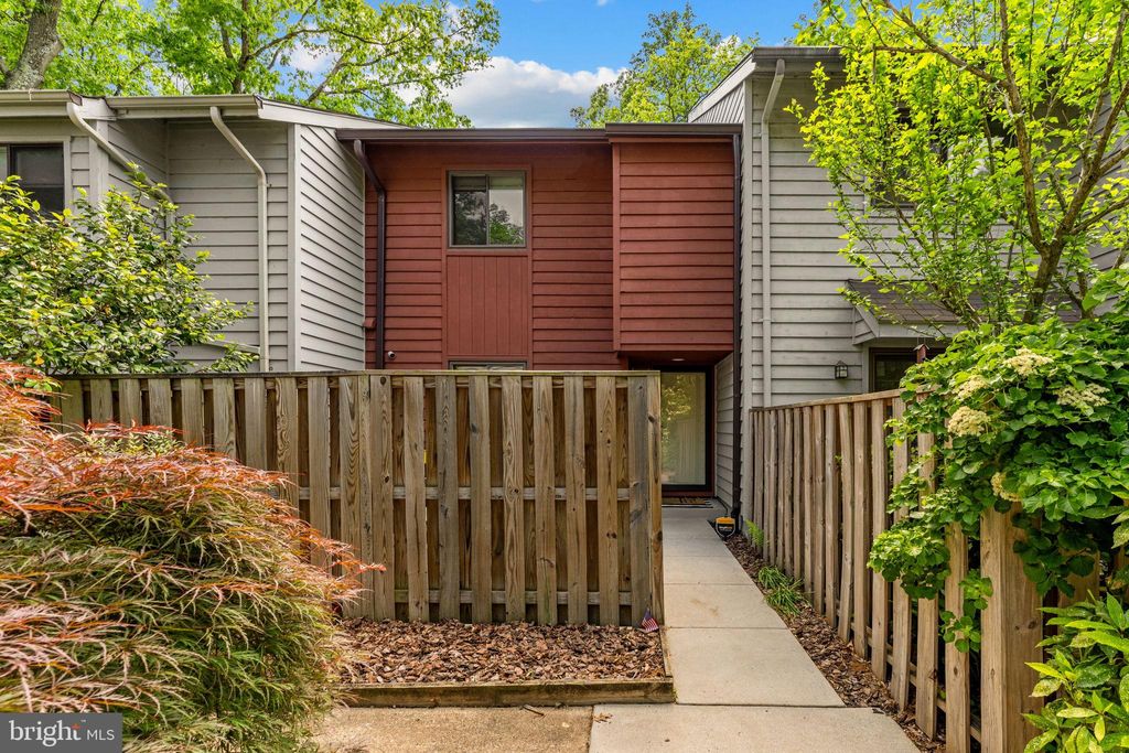 Photo of 1978 Winterport Cluster, RESTON, VA 20191 (MLS # VAFX2305498)