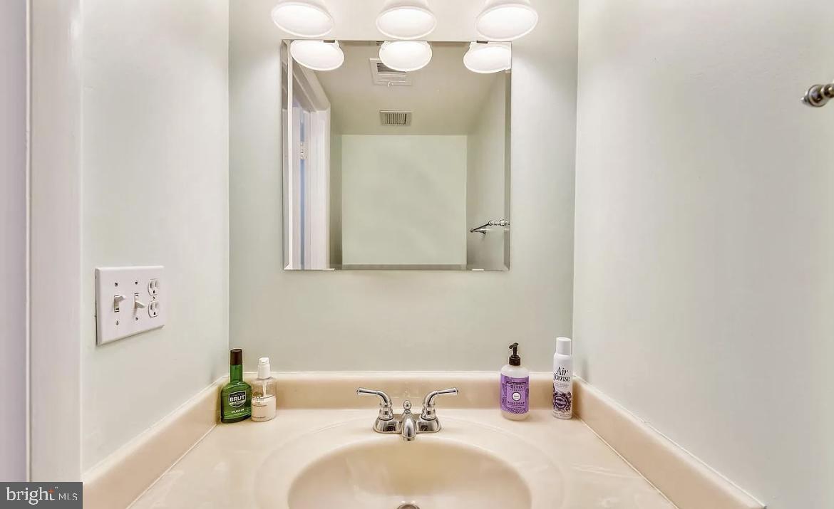 RESTON - Residential Lease