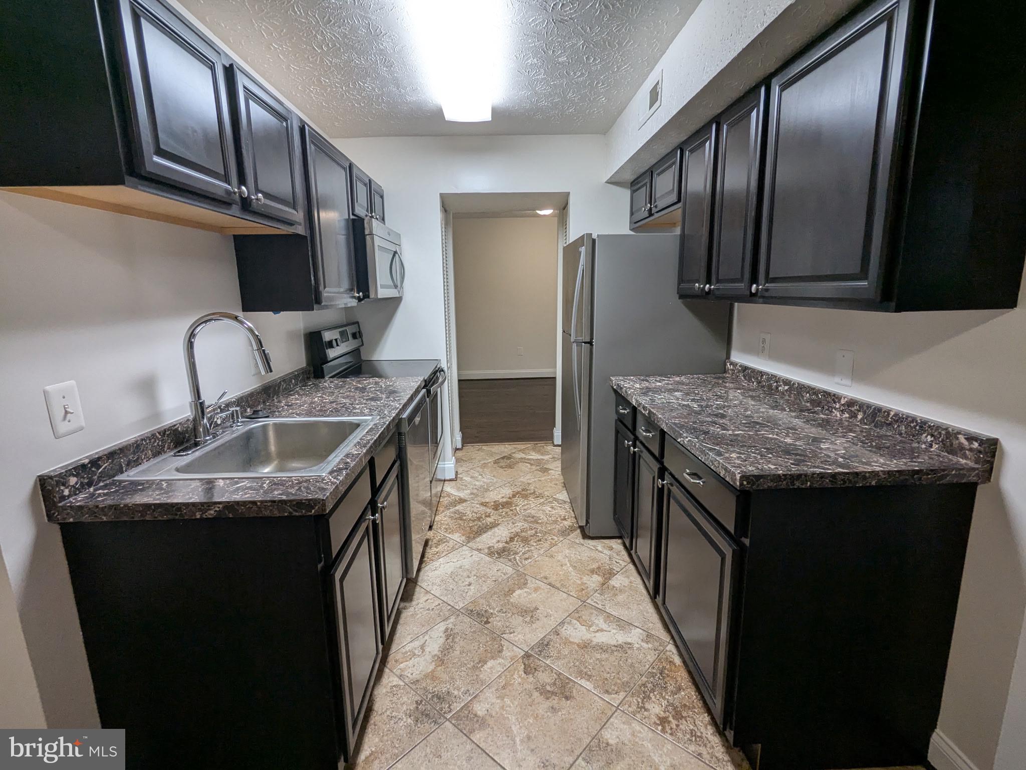 GREENBRIAR CONDO PHASE I - Residential Lease