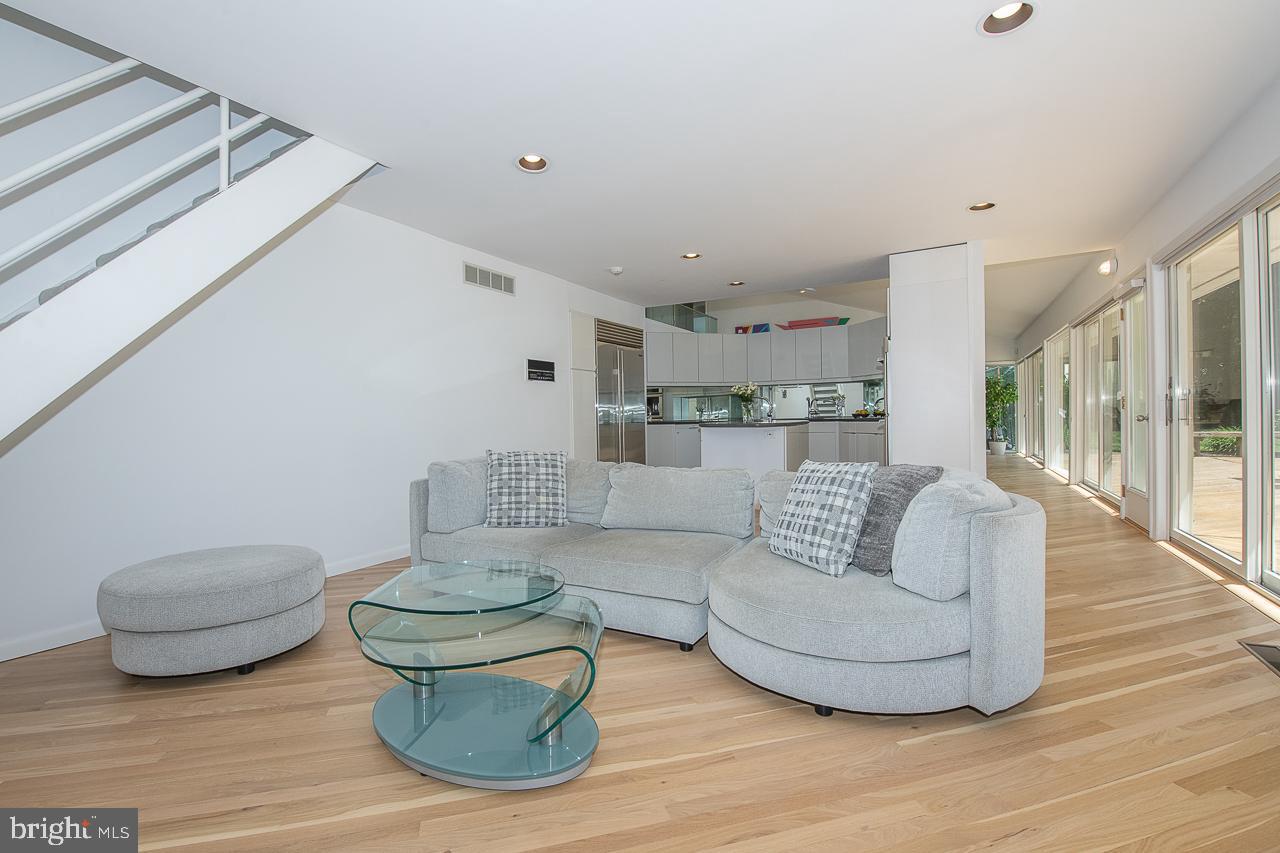 GLADWYNE - Residential