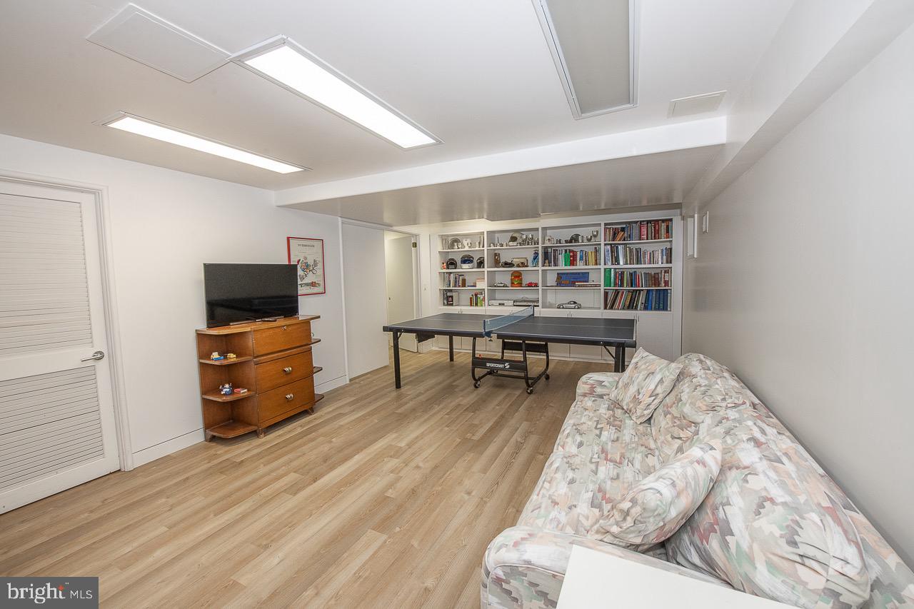 GLADWYNE - Residential