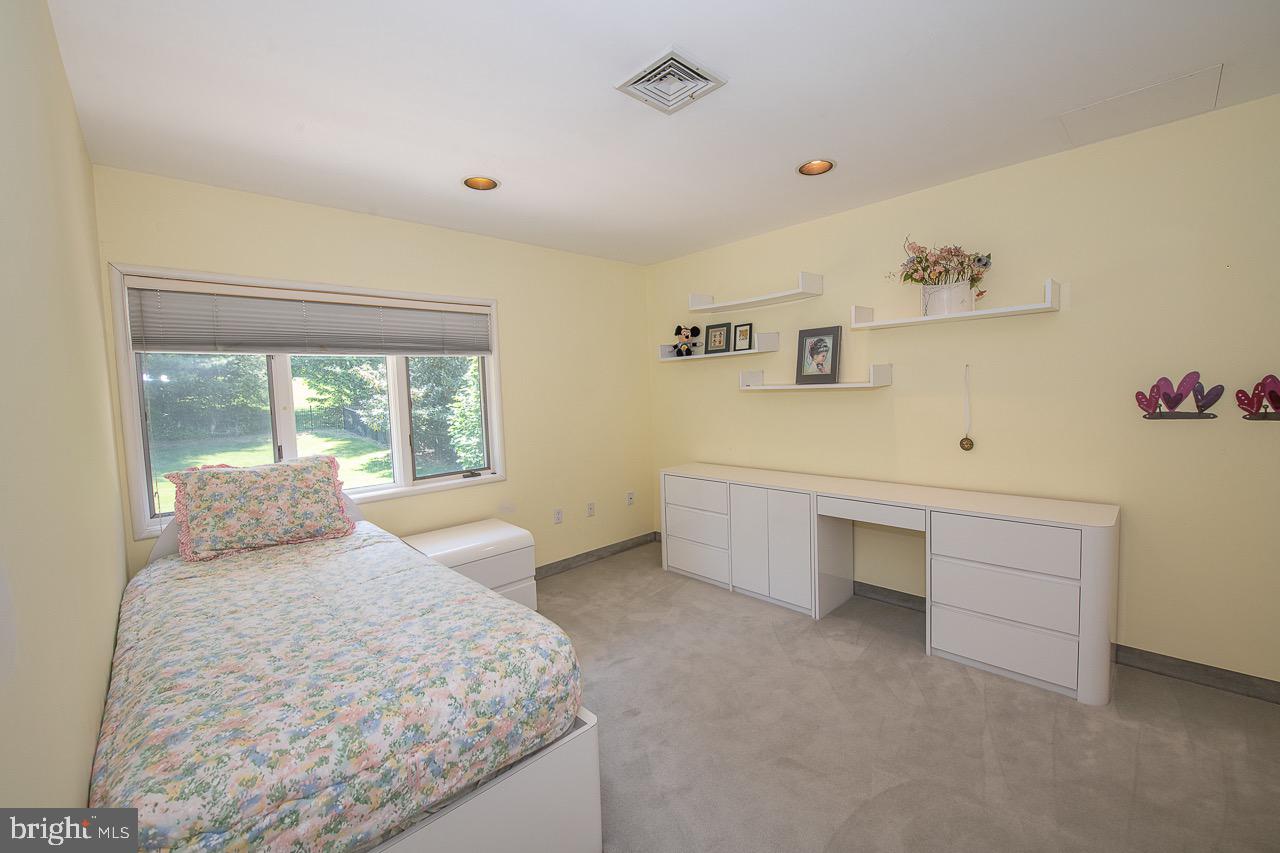 GLADWYNE - Residential