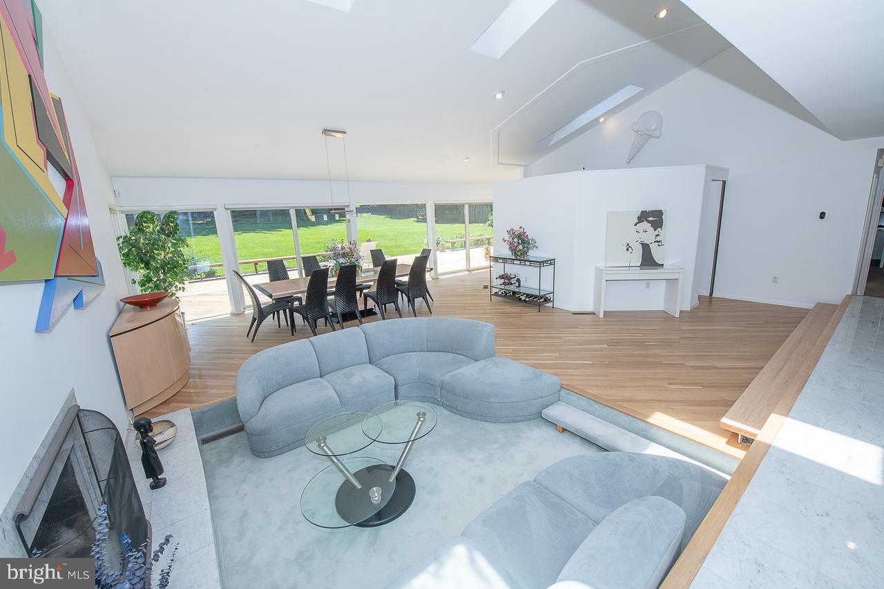 GLADWYNE - Residential