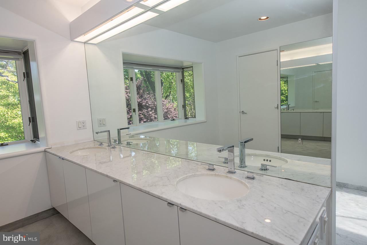 GLADWYNE - Residential