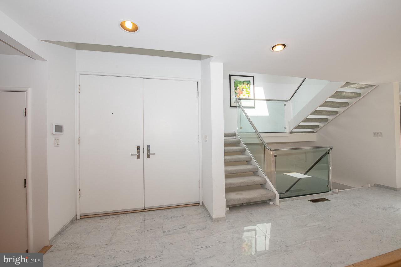 GLADWYNE - Residential