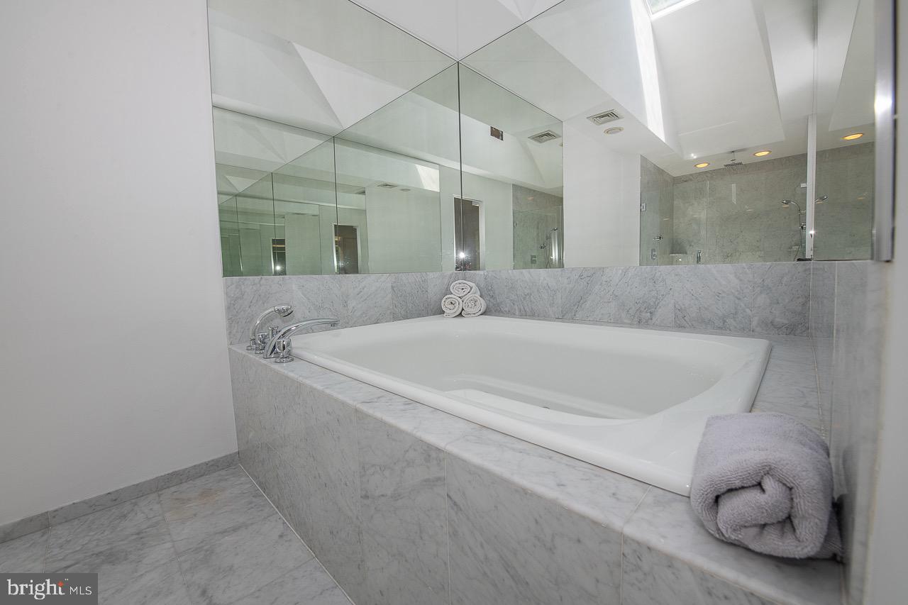 GLADWYNE - Residential