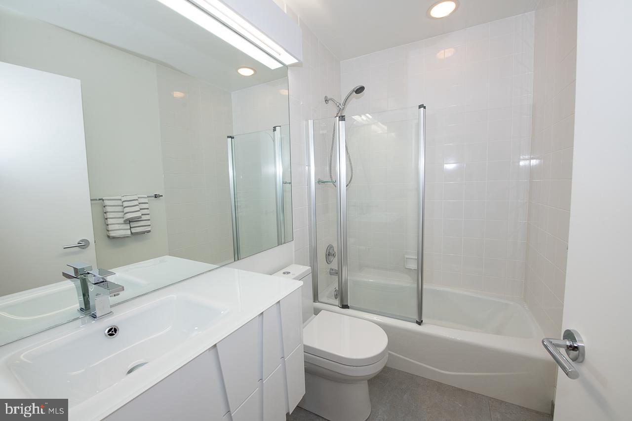 GLADWYNE - Residential