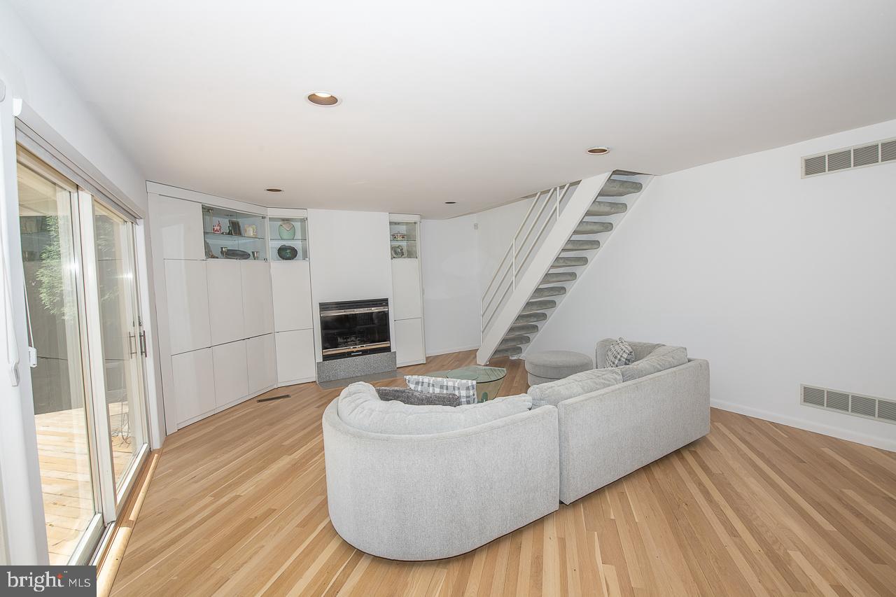 GLADWYNE - Residential