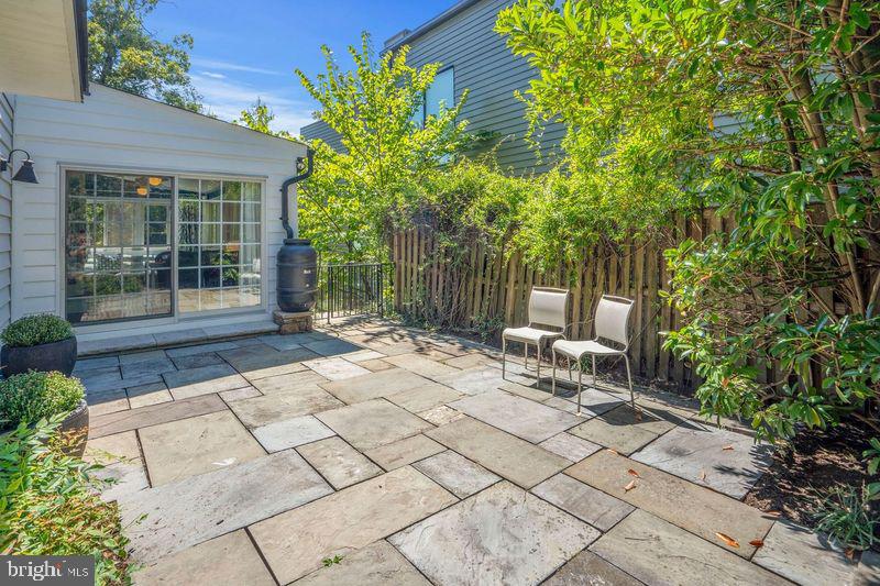 WAVERLY HILLS - Residential