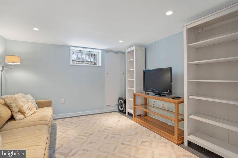 WAVERLY HILLS - Residential