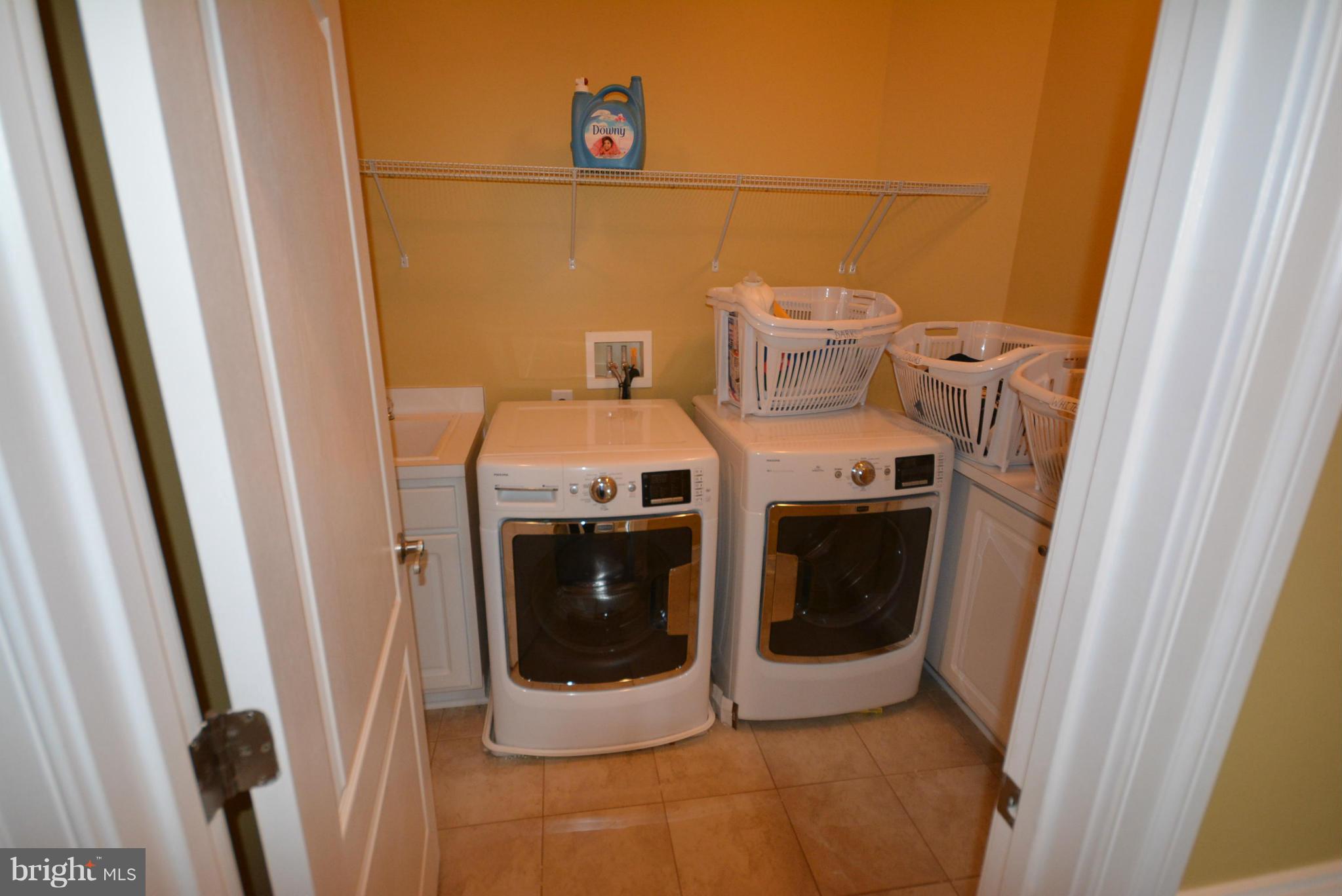 ESTATES AT FAIR OAKS - Residential