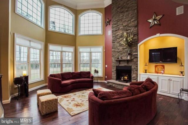 ESTATES AT FAIR OAKS - Residential