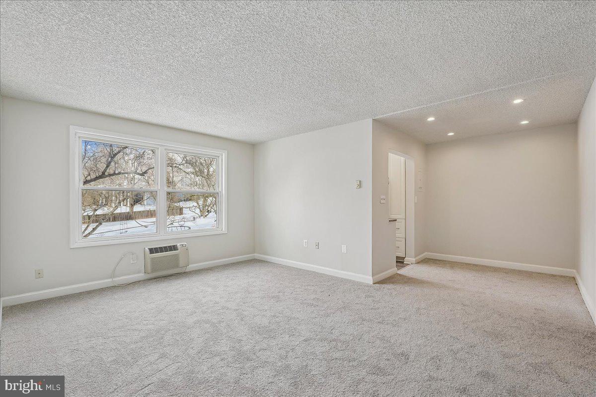 MACARTHUR PARK CONDOMINIUMS - Residential