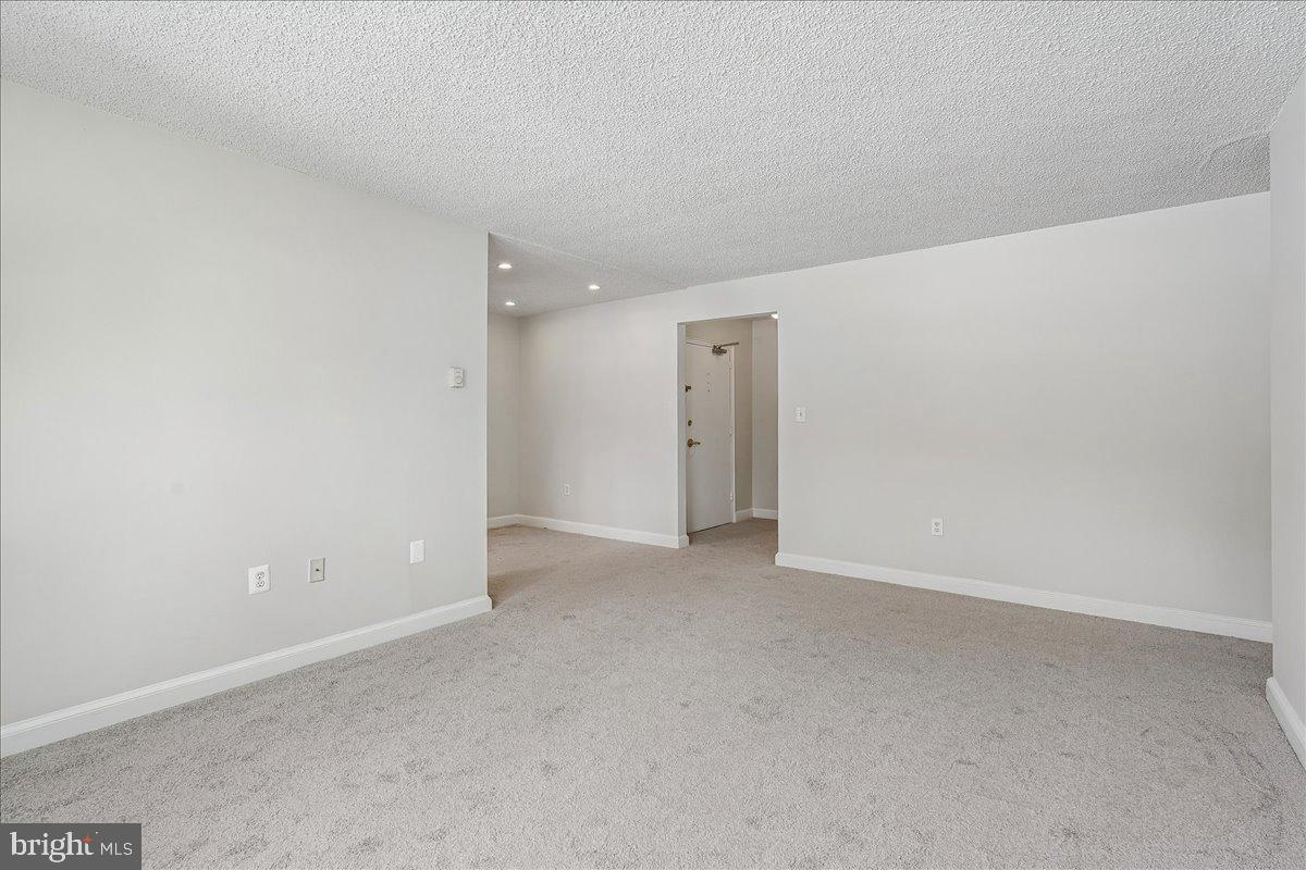 MACARTHUR PARK CONDOMINIUMS - Residential