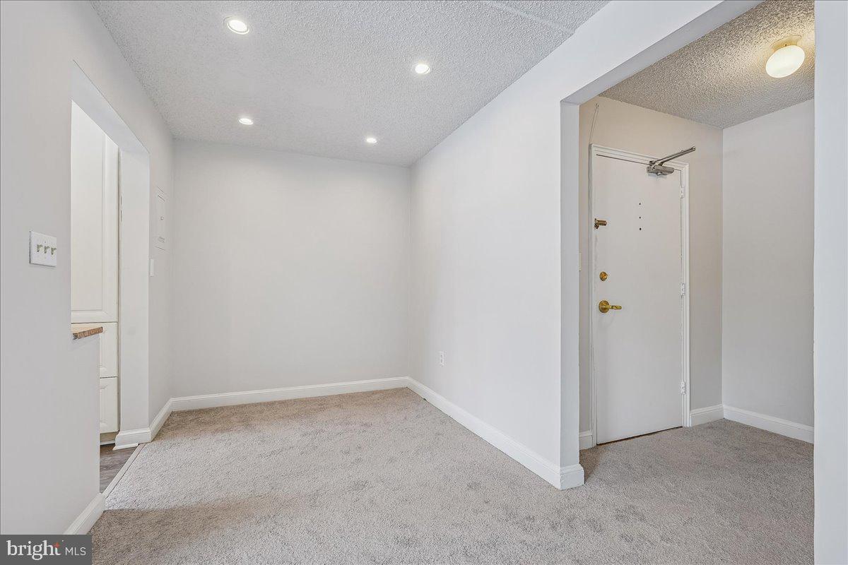 MACARTHUR PARK CONDOMINIUMS - Residential