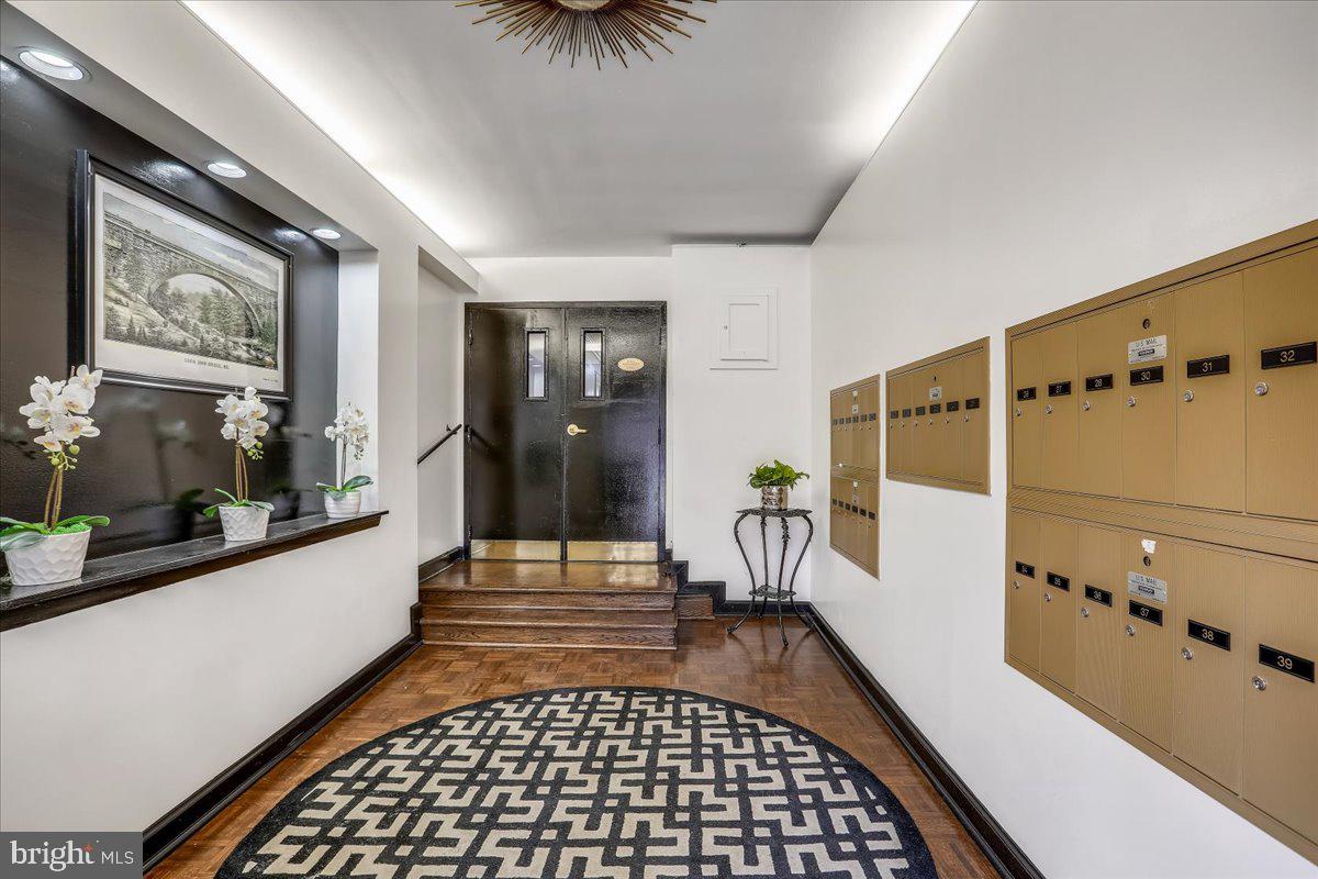 MACARTHUR PARK CONDOMINIUMS - Residential