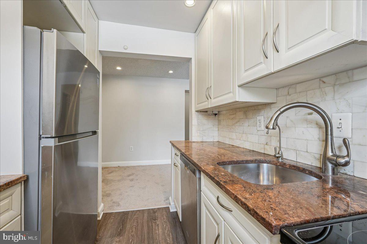 MACARTHUR PARK CONDOMINIUMS - Residential