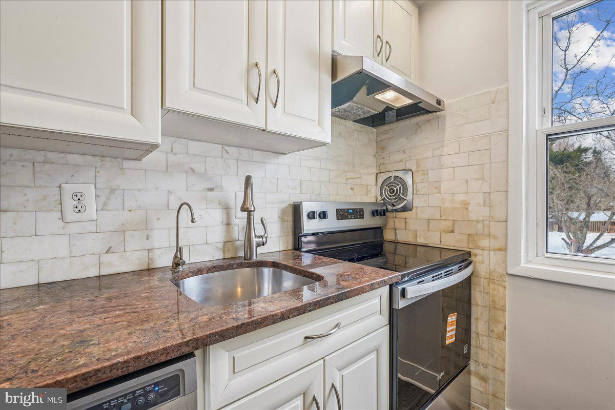 MACARTHUR PARK CONDOMINIUMS - Residential