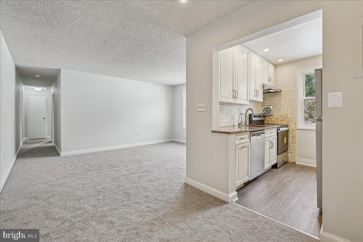 MACARTHUR PARK CONDOMINIUMS - Residential