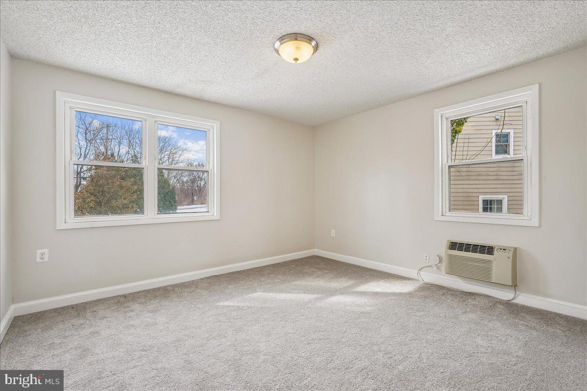 MACARTHUR PARK CONDOMINIUMS - Residential