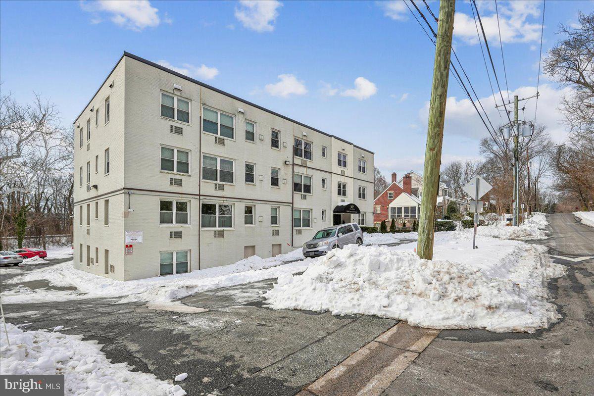 MACARTHUR PARK CONDOMINIUMS - Residential