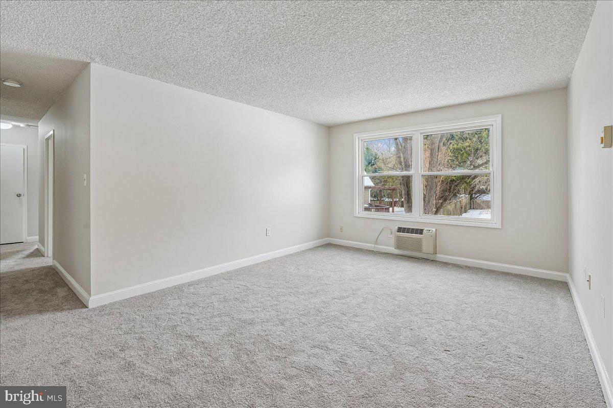 MACARTHUR PARK CONDOMINIUMS - Residential